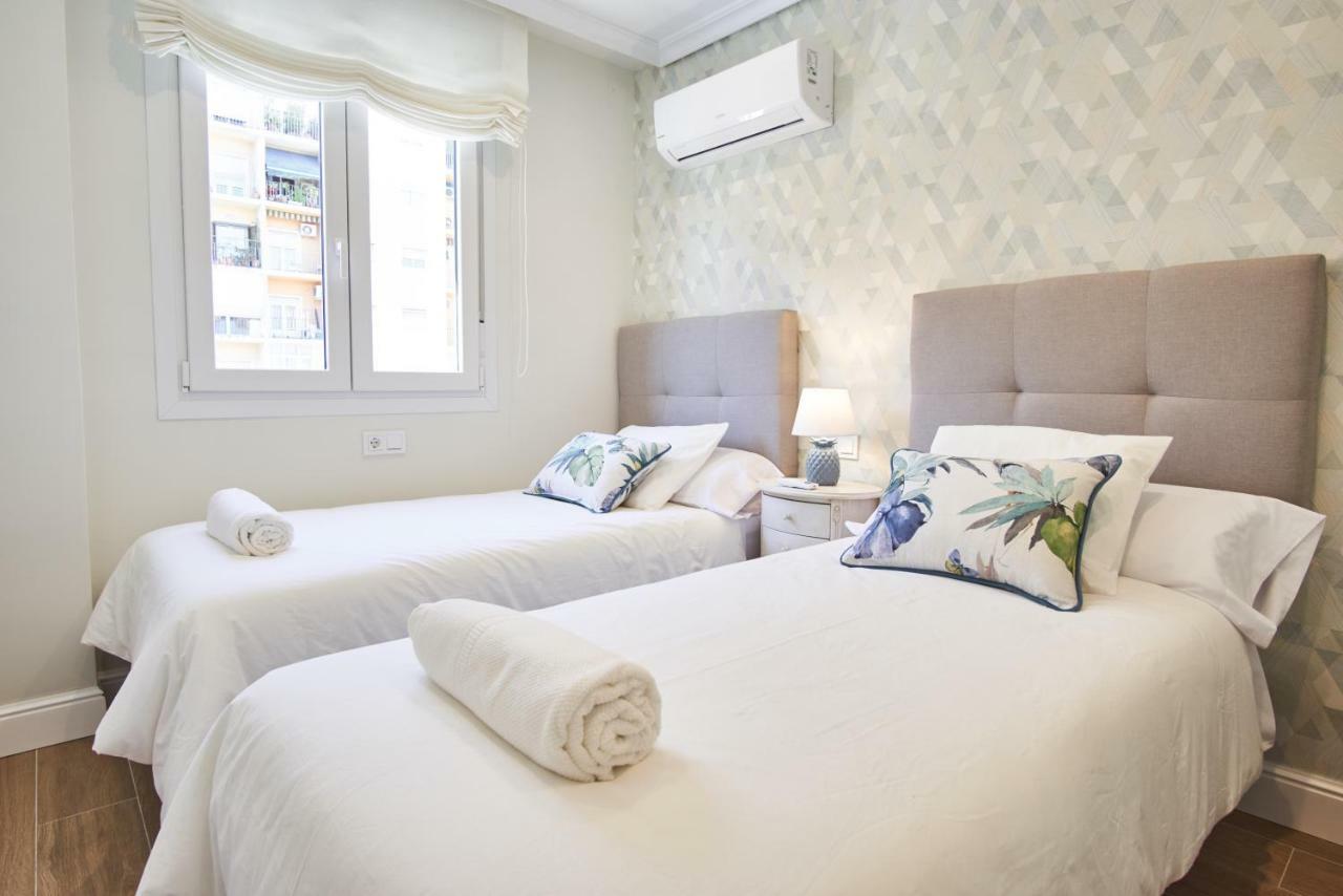 Arjona Riverside Central Deluxe By Valcambre Seville Luaran gambar